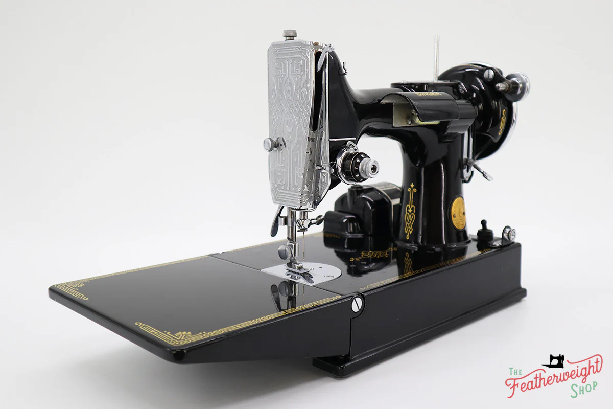 Singer Featherweight 221 Sewing Machine, AF390*** - Corduroy Insert - RARE - Image 4