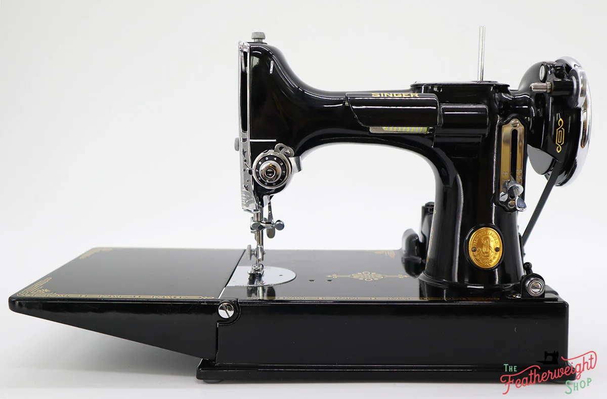 Singer Featherweight 221 Sewing Machine, AF390*** - Corduroy Insert - RARE - Image 5