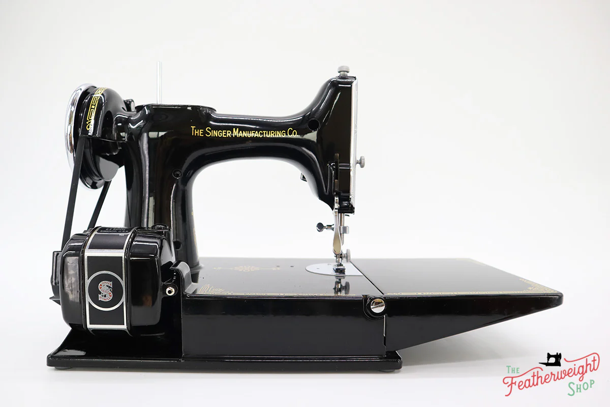 Singer Featherweight 221 Sewing Machine, AF390*** - Corduroy Insert - RARE - Image 9