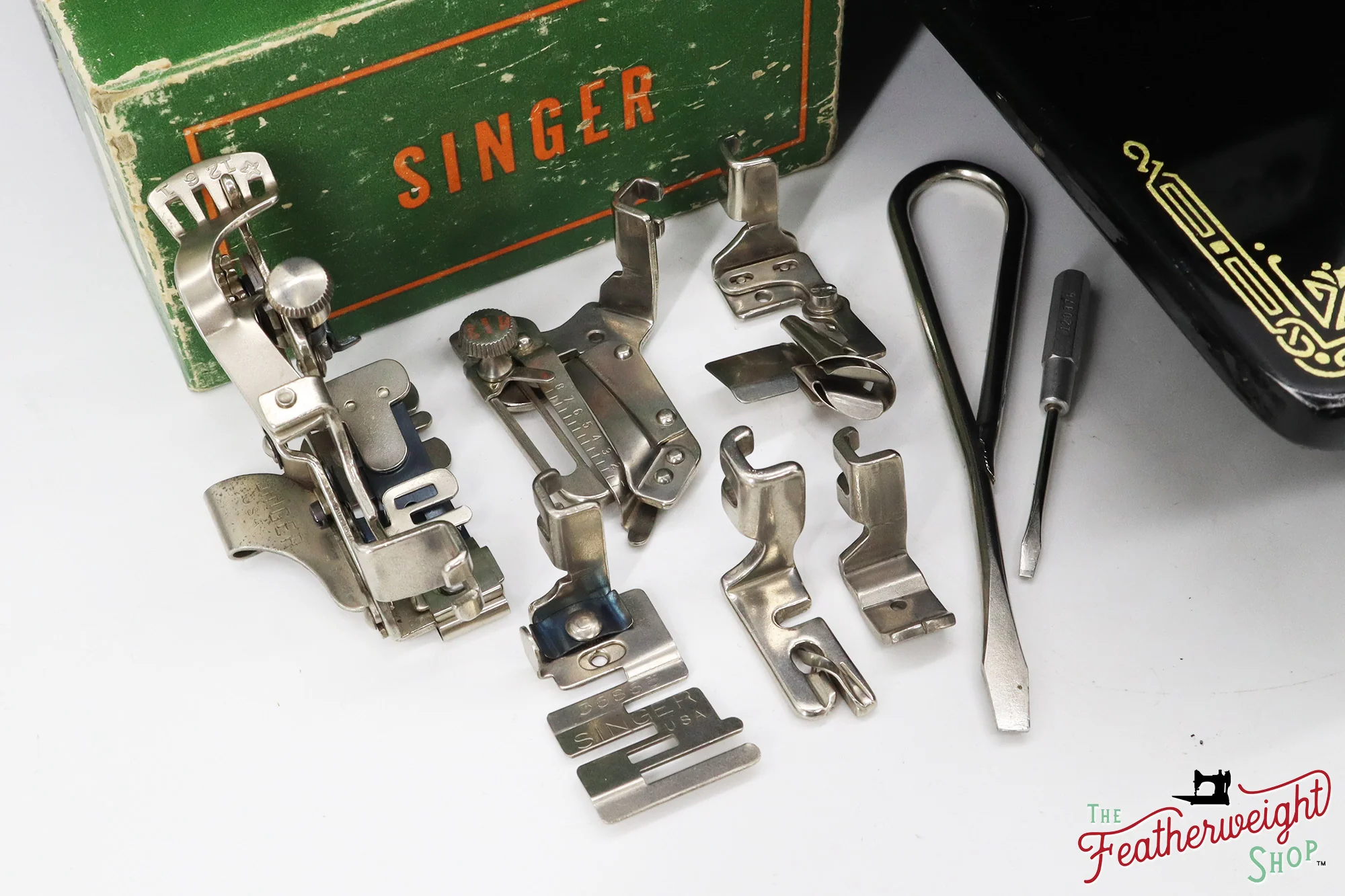 Singer Featherweight 221 Sewing Machine, AF39038* - 1939 - Image 18