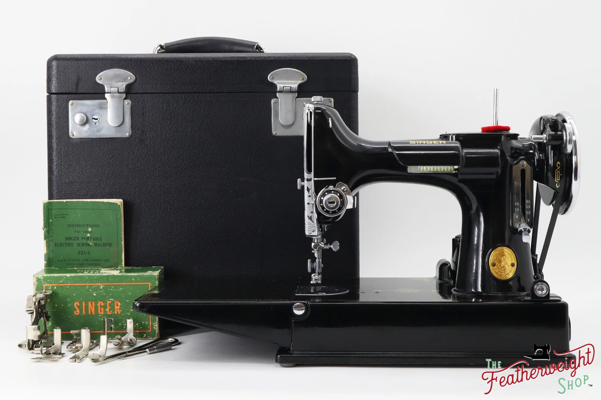 Singer Featherweight 221 Sewing Machine, AF39038* - 1939 - Image 2