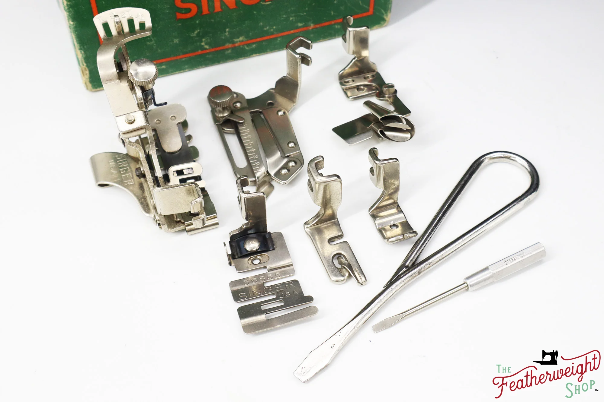 Singer Featherweight 221 Sewing Machine, AF490*** - 1940 - Image 15