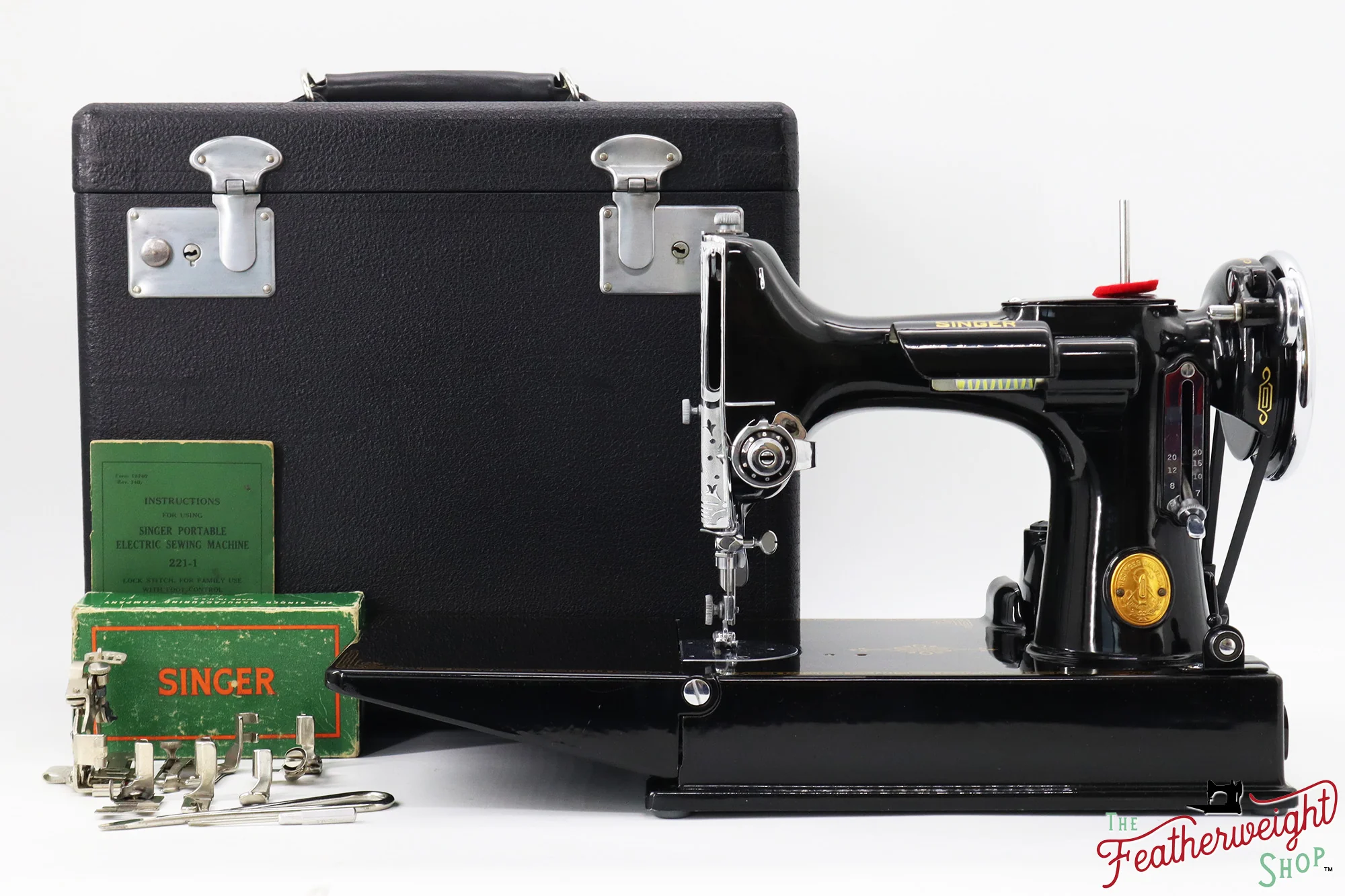 Singer Featherweight 221 Sewing Machine, AF490*** - 1940 - Image 2