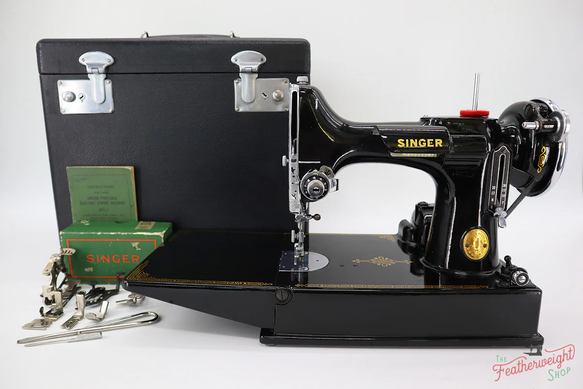 Singer Featherweight 221 Sewing Machine, AF876*** - Image 2