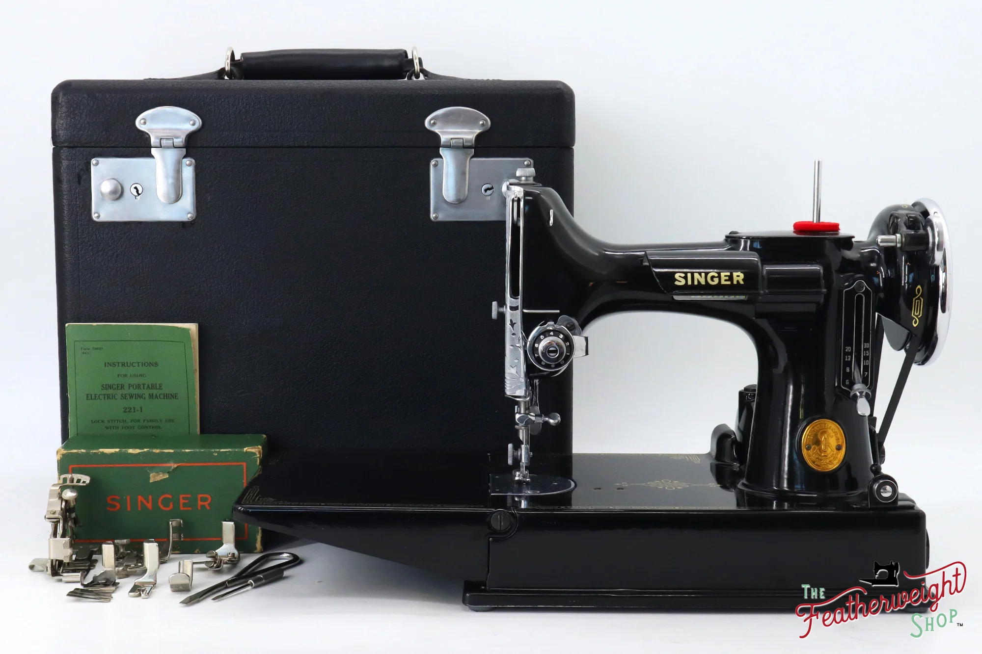 Singer Featherweight 221 Sewing Machine, AF878*** - 1941 - Image 3