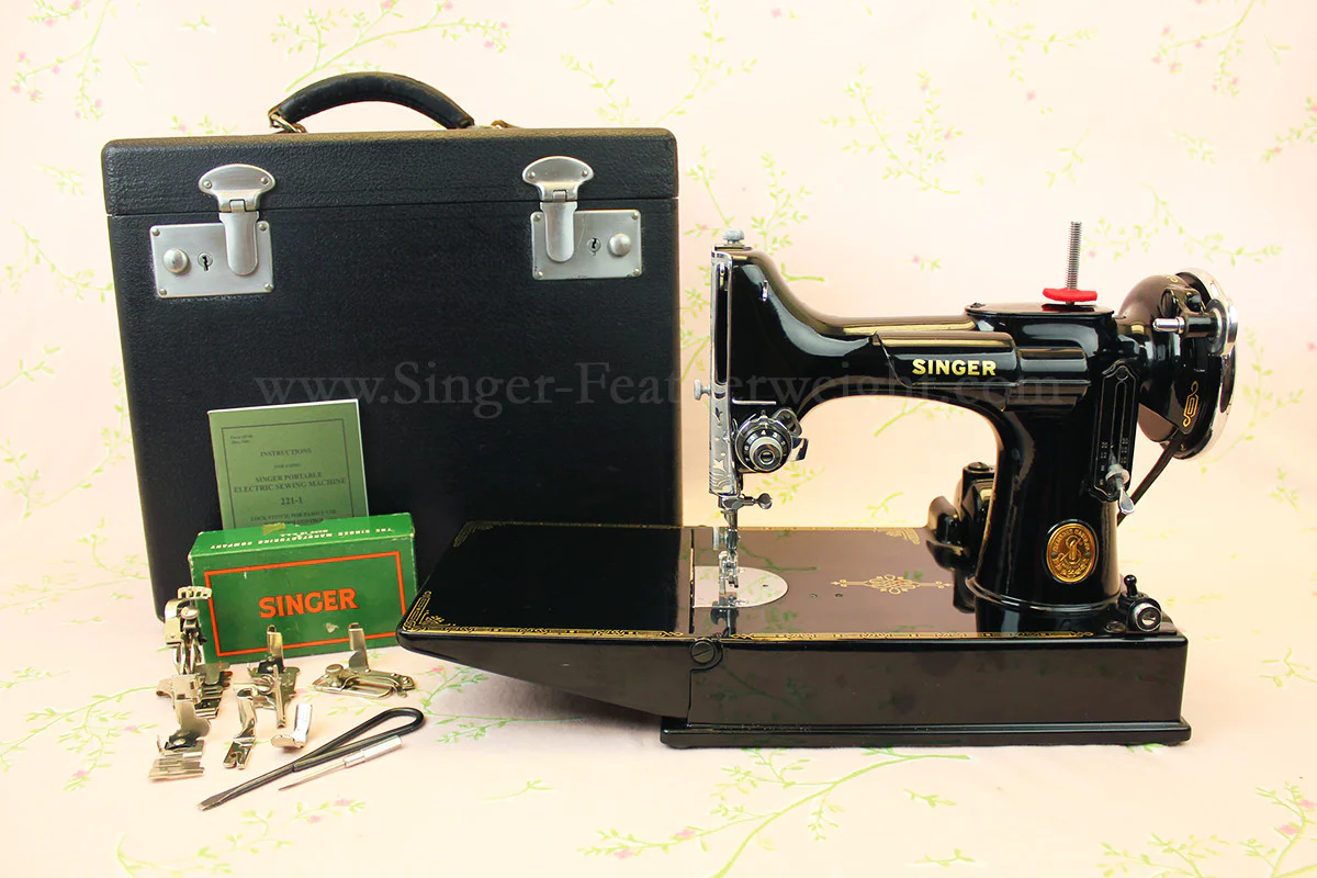 Singer Featherweight 221 Sewing Machine, AF882***