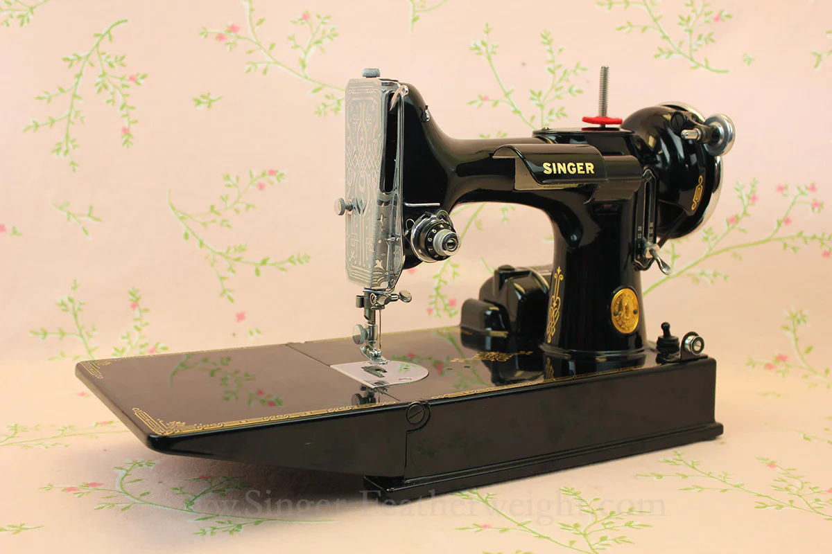Singer Featherweight 221 Sewing Machine, AF882*** - Image 2