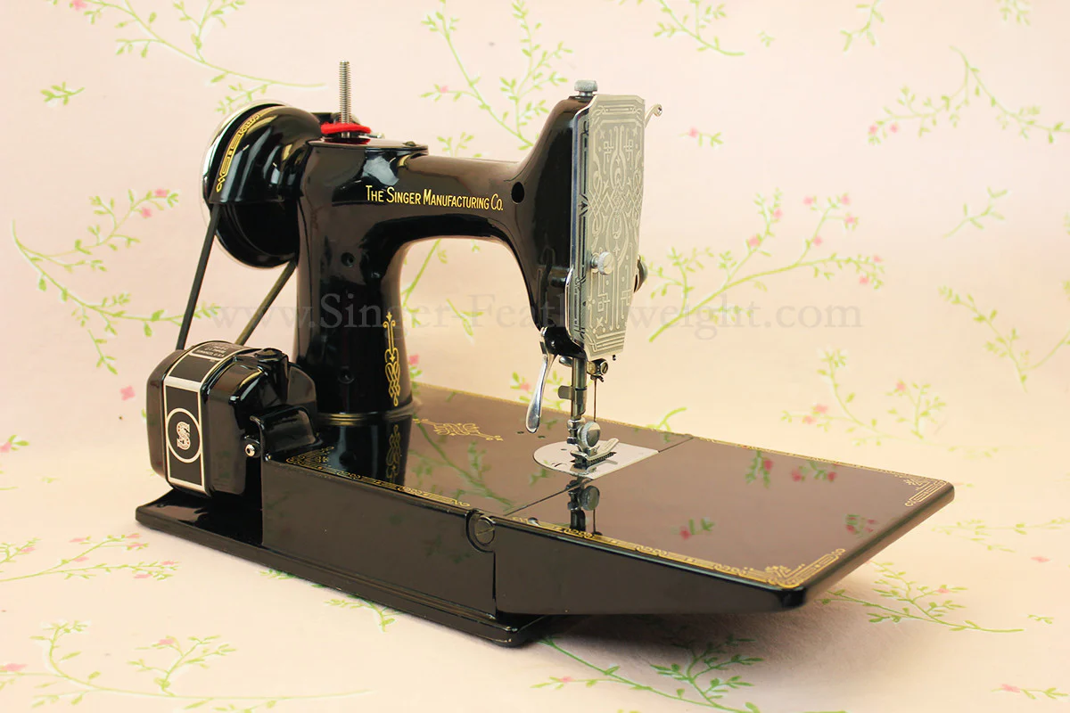 Singer Featherweight 221 Sewing Machine, AF882*** - Image 5
