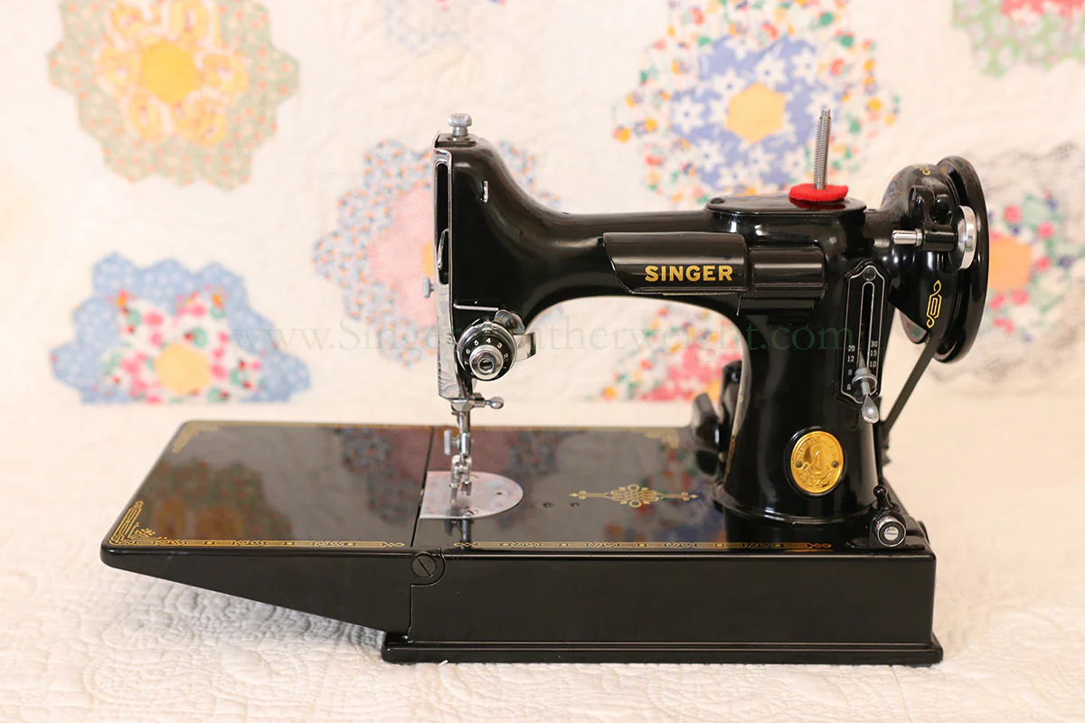 Singer Featherweight 221 Sewing Machine, AG007*** - Image 2