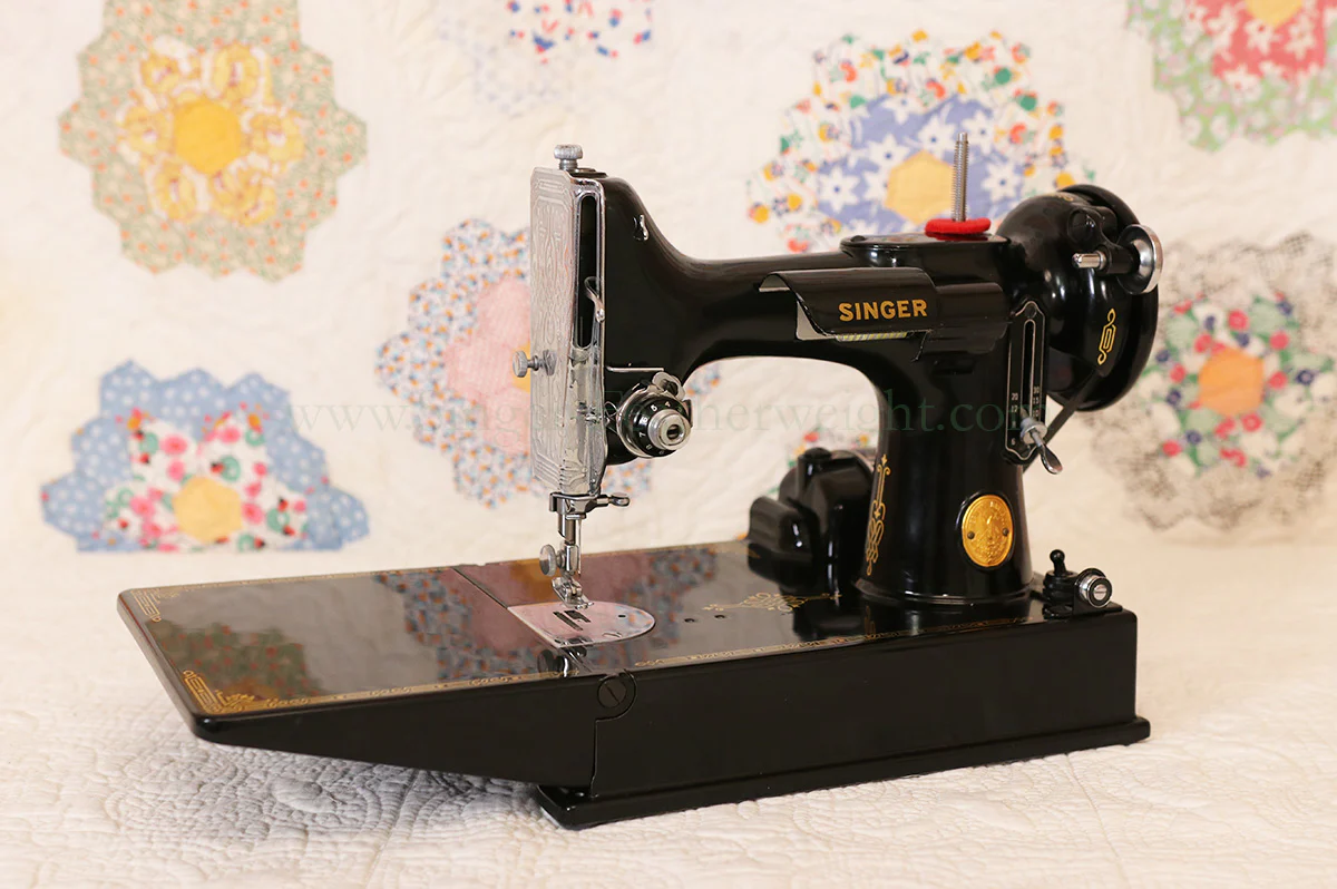 Singer Featherweight 221 Sewing Machine, AG007*** - Image 3