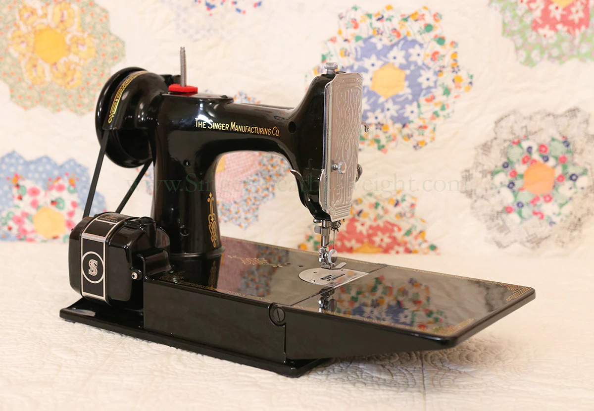 Singer Featherweight 221 Sewing Machine, AG007*** - Image 6