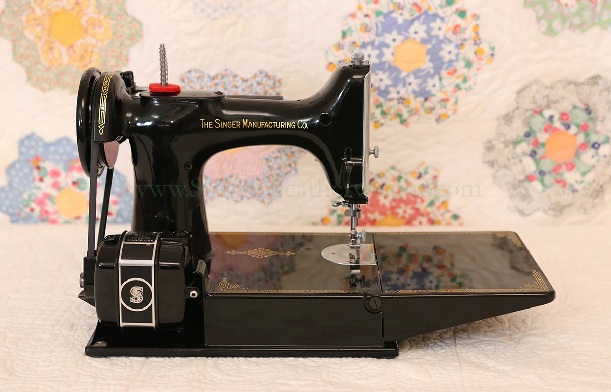 Singer Featherweight 221 Sewing Machine, AG007*** - Image 7