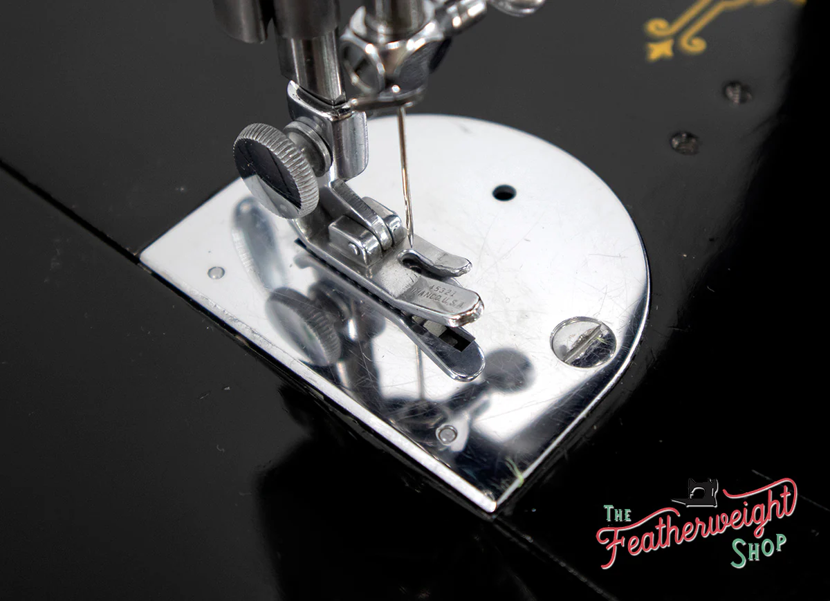 Singer Featherweight 221 Sewing Machine, AG009*** - Image 16