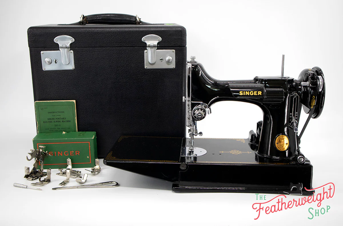 Singer Featherweight 221 Sewing Machine, AG009*** - Image 2
