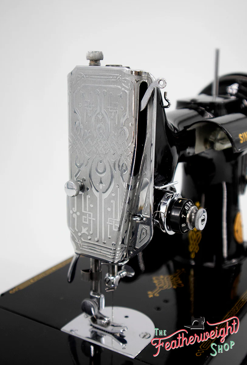 Singer Featherweight 221 Sewing Machine, AG009*** - Image 4