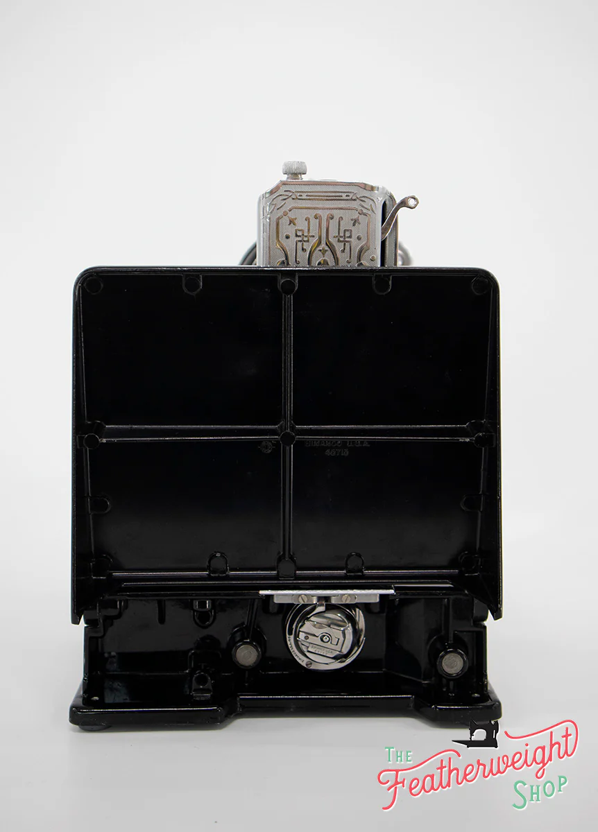 Singer Featherweight 221 Sewing Machine, AG009*** - Image 5