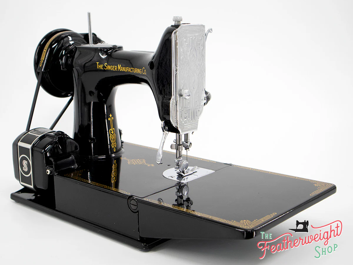 Singer Featherweight 221 Sewing Machine, AG009*** - Image 7