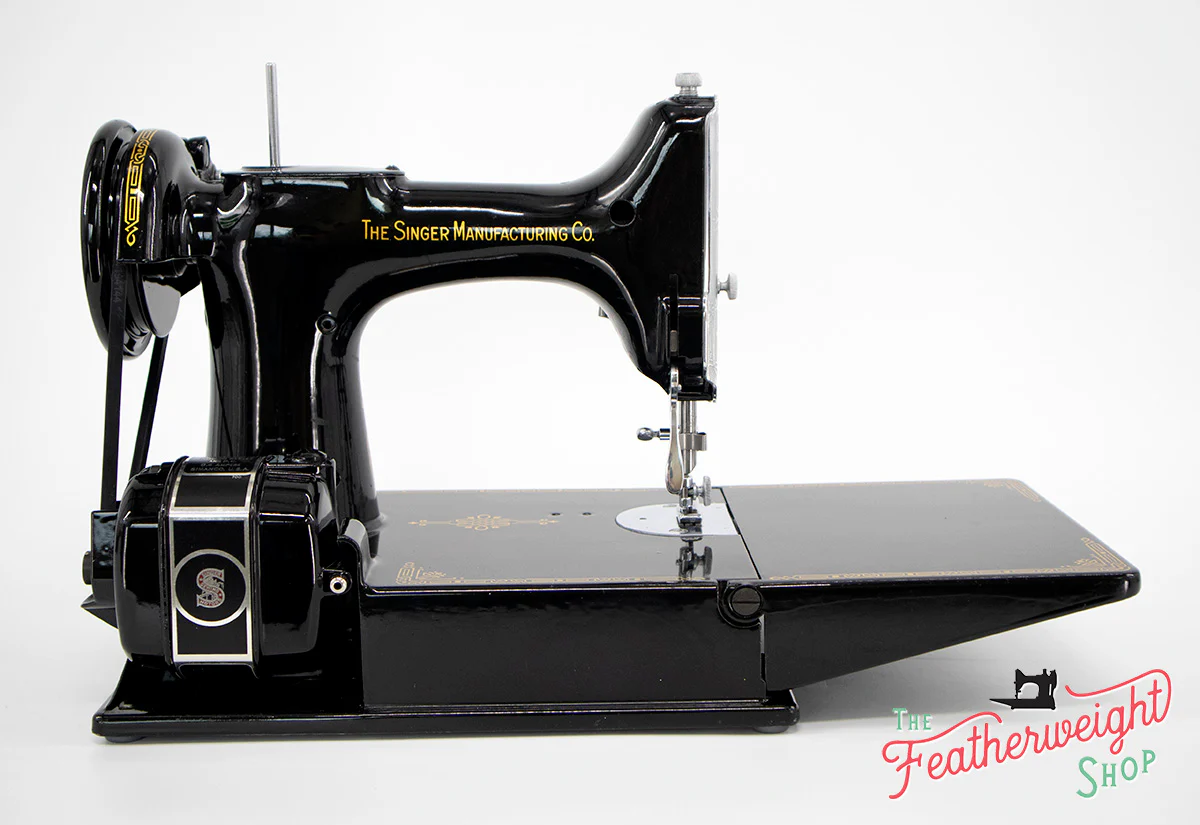 Singer Featherweight 221 Sewing Machine, AG009*** - Image 8