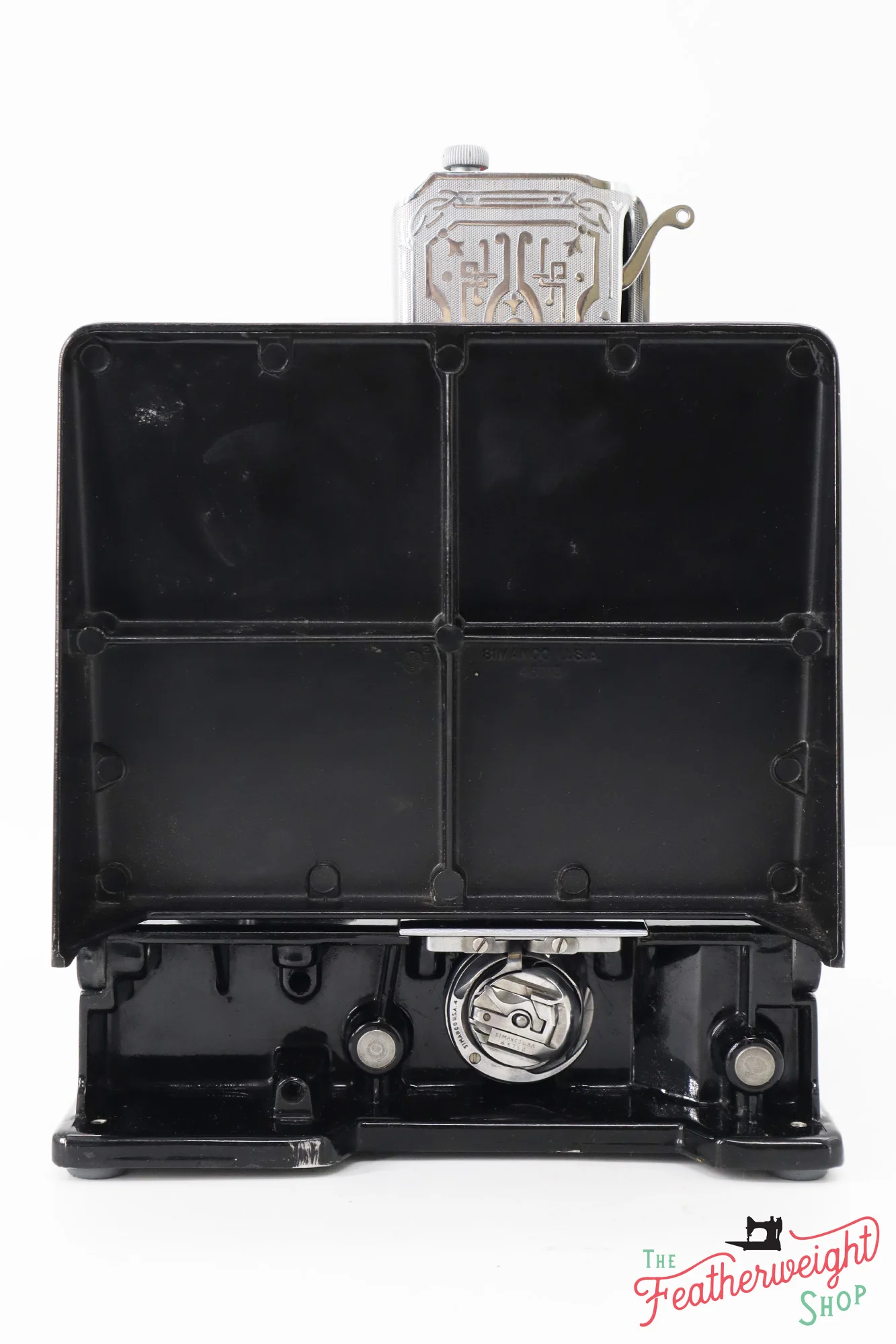 Singer Featherweight 221 Sewing Machine, AG618*** - 1946 - Image 5