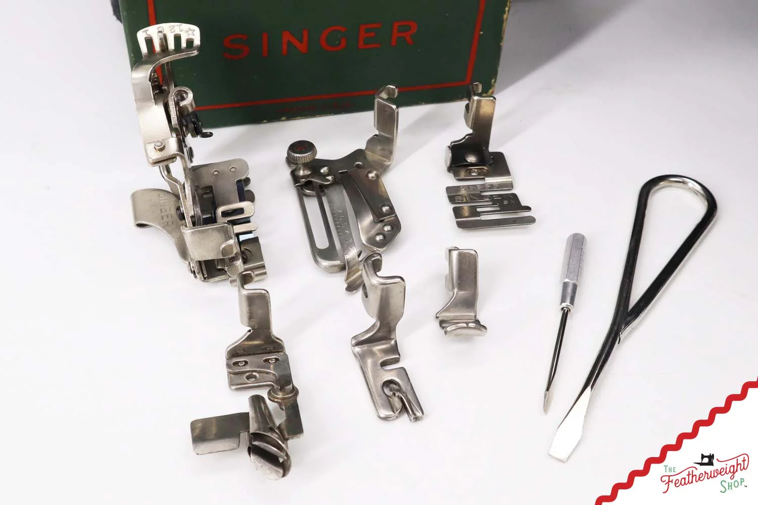 Singer Featherweight 221 Sewing Machine, AG824*** - 1946 - Image 18