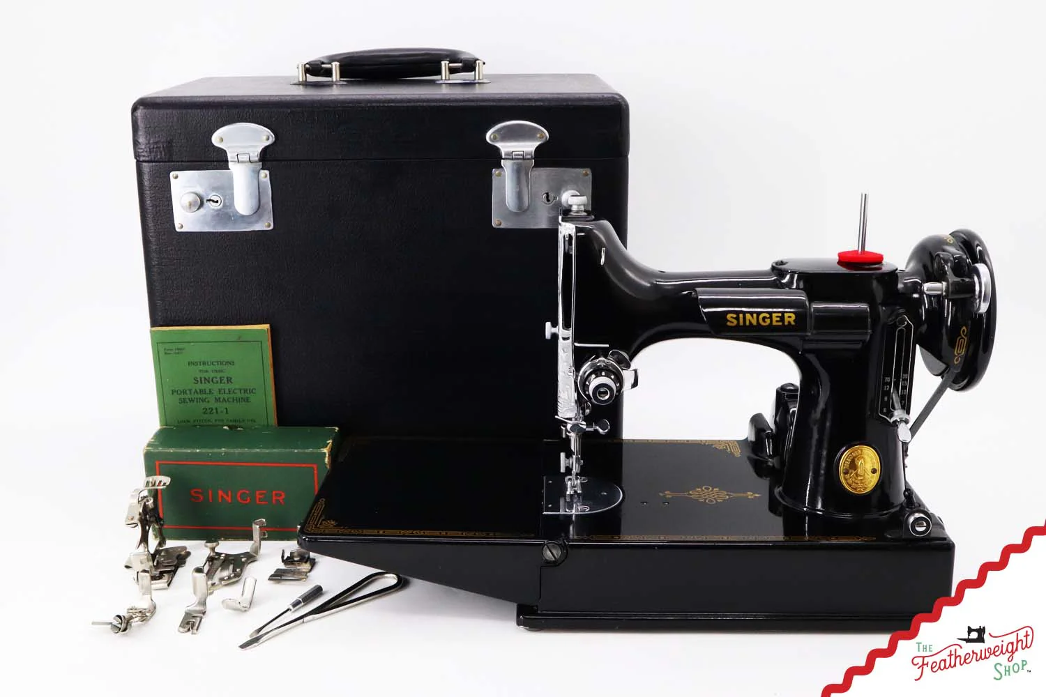 Singer Featherweight 221 Sewing Machine, AG824*** - 1946 - Image 2