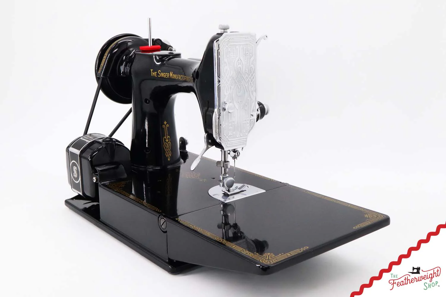 Singer Featherweight 221 Sewing Machine, AG824*** - 1946 - Image 5