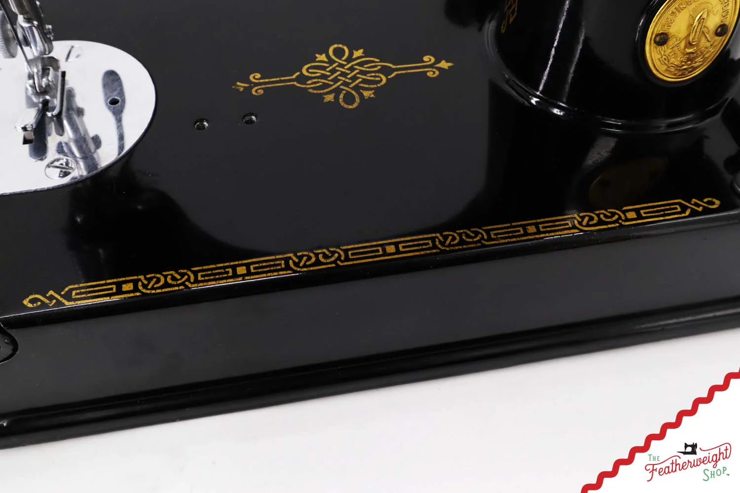 Singer Featherweight 221 Sewing Machine, AG824*** - 1946 - Image 7