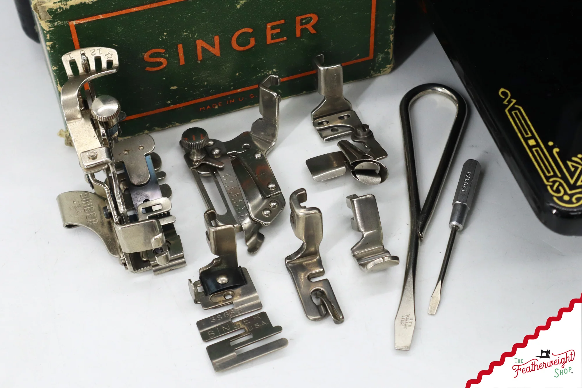 Singer Featherweight 221 Sewing Machine, AG974*** - 1947 - Image 17