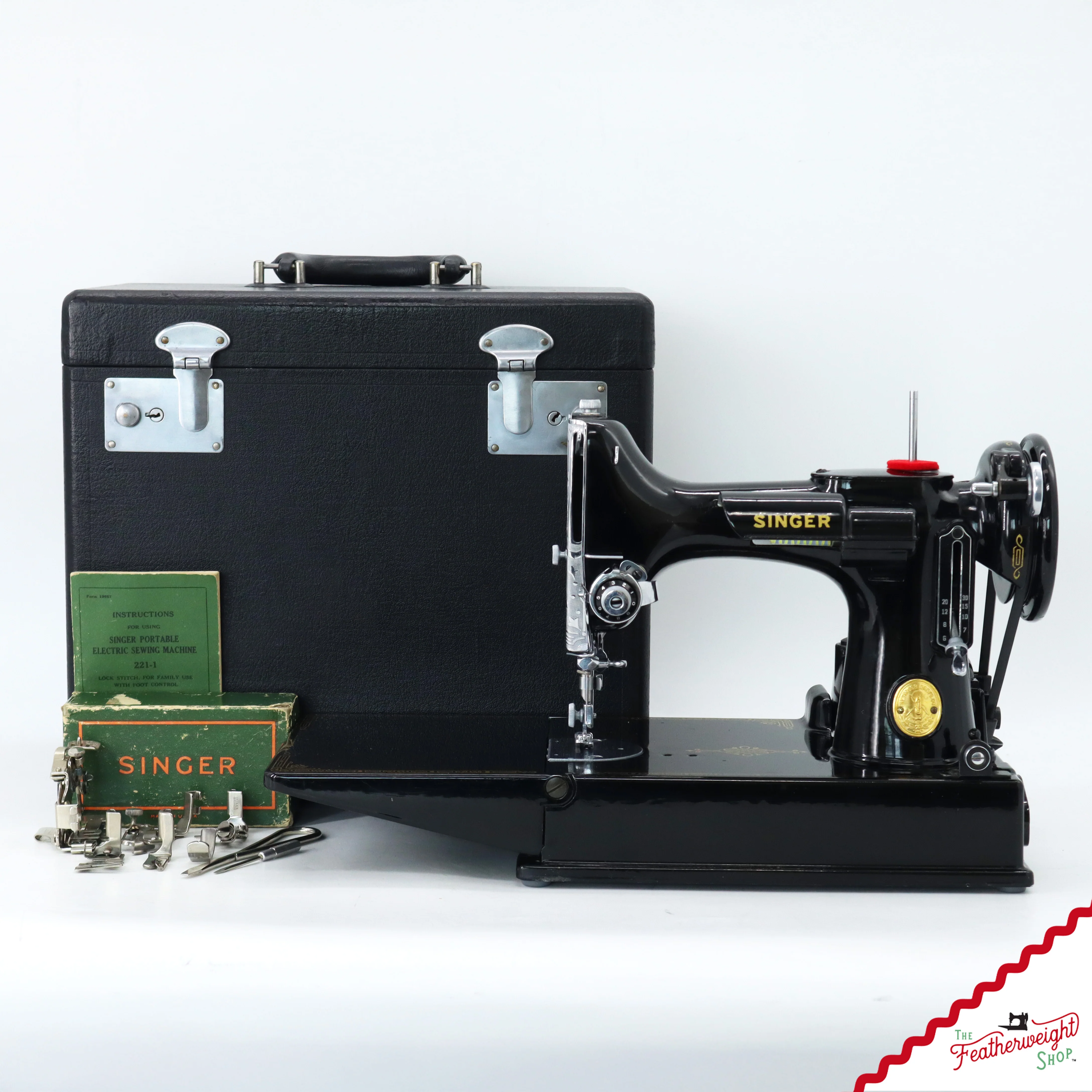 Singer Featherweight 221 Sewing Machine, AG974*** - 1947 - Image 2