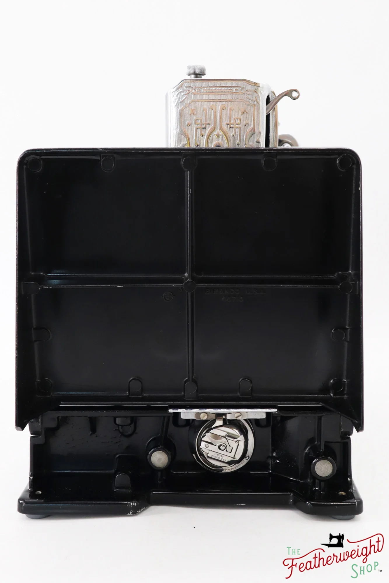 Singer Featherweight 221 Sewing Machine, AG982*** - 1947 - Image 4