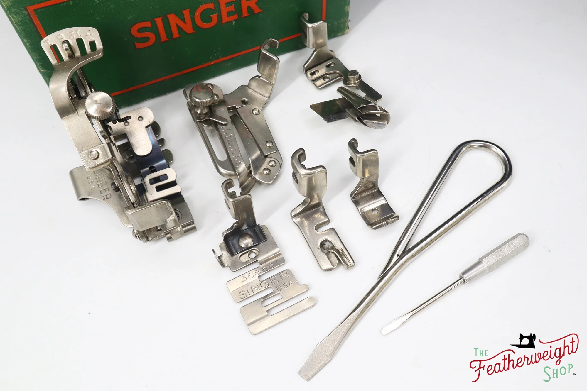 Singer Featherweight 221 Sewing Machine, AH207*** - 1947 - Image 17