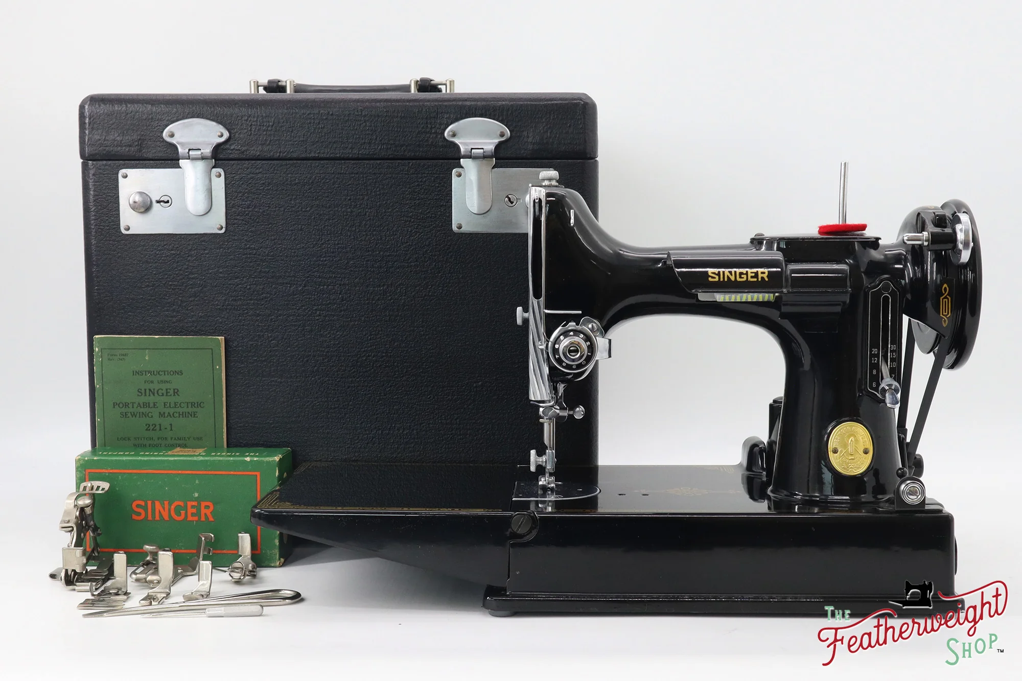 Singer Featherweight 221 Sewing Machine, AH207*** - 1947 - Image 2