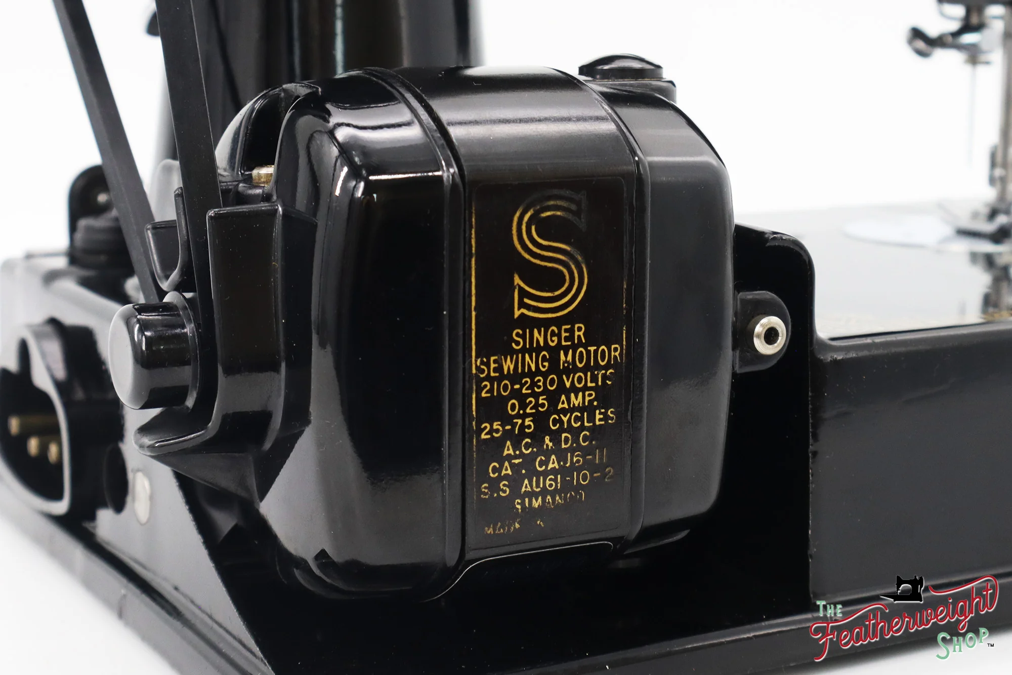 Singer Featherweight 221 Sewing Machine, AH207*** - 1947 - Image 3