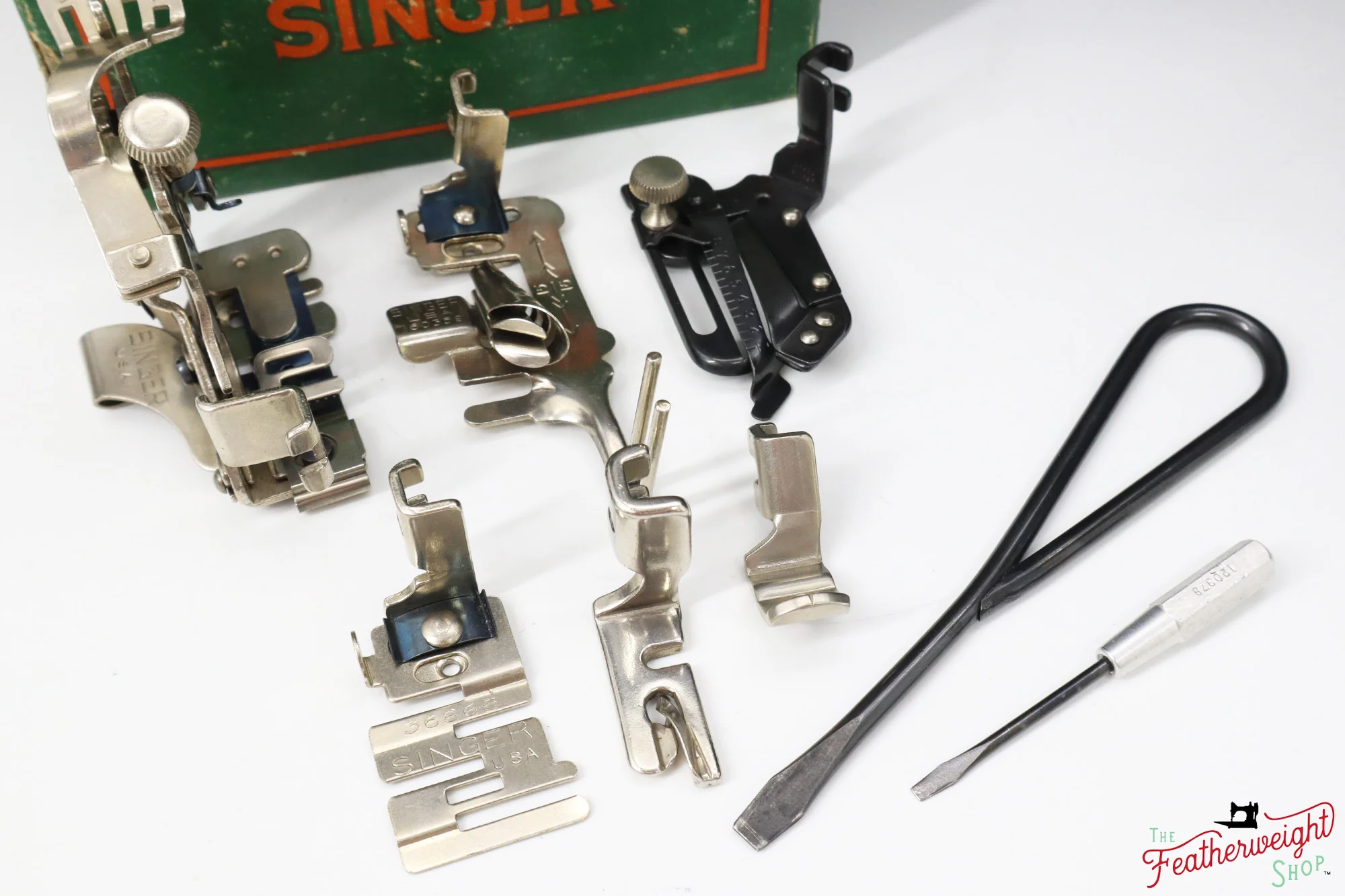 Singer Featherweight 221 Sewing Machine, AH220*** - 1947 - Image 16