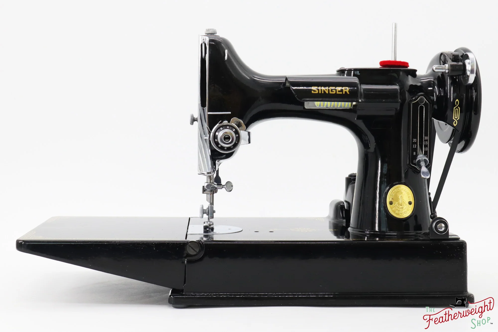 Singer Featherweight 221 Sewing Machine, AH220*** - 1947 - Image 3