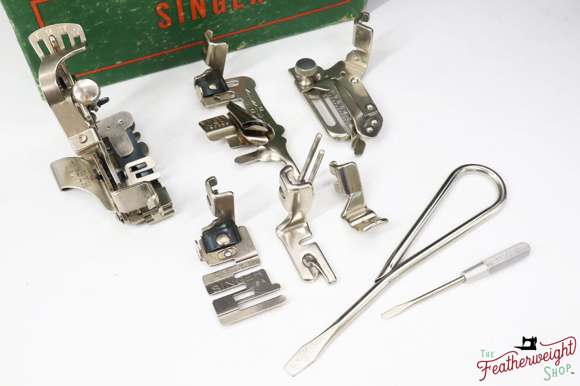 Singer Featherweight 221 Sewing Machine, AH413*** - 1948 - Image 17
