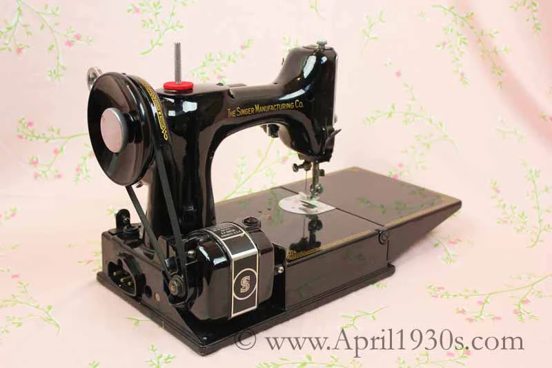 Singer Featherweight 221 Sewing Machine, AH417*** - Image 12