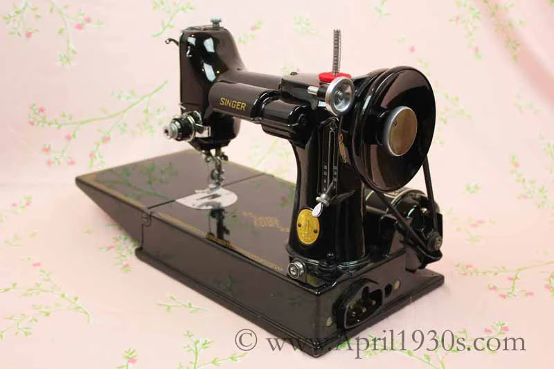 Singer Featherweight 221 Sewing Machine, AH417*** - Image 13