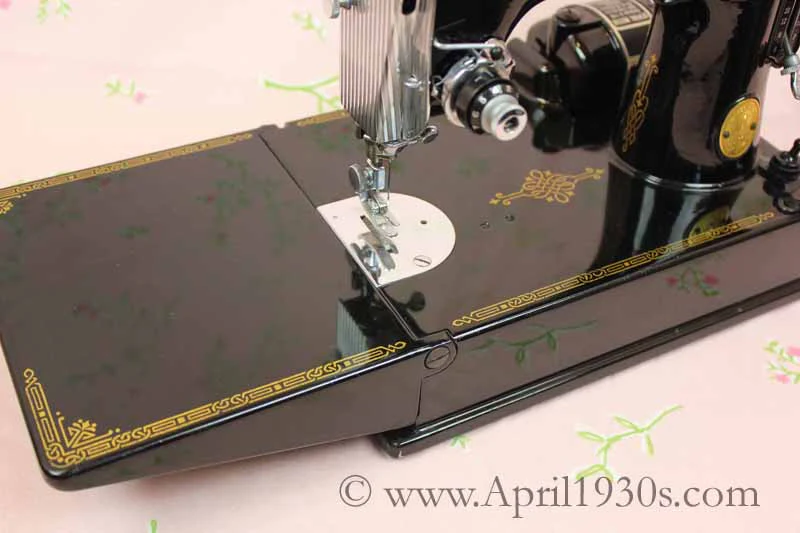 Singer Featherweight 221 Sewing Machine, AH417*** - Image 30