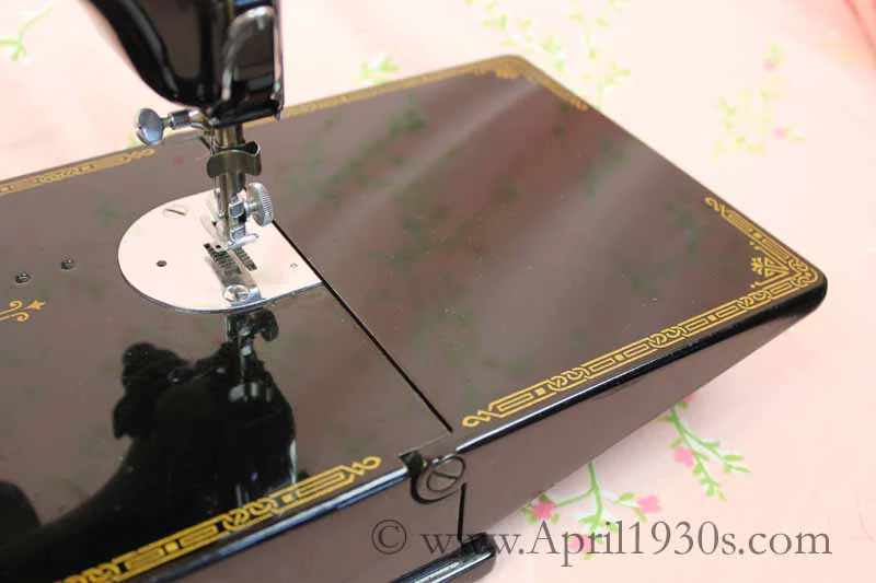 Singer Featherweight 221 Sewing Machine, AH417*** - Image 37