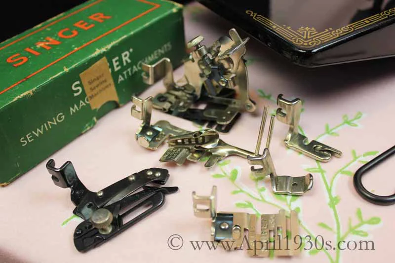 Singer Featherweight 221 Sewing Machine, AH417*** - Image 4