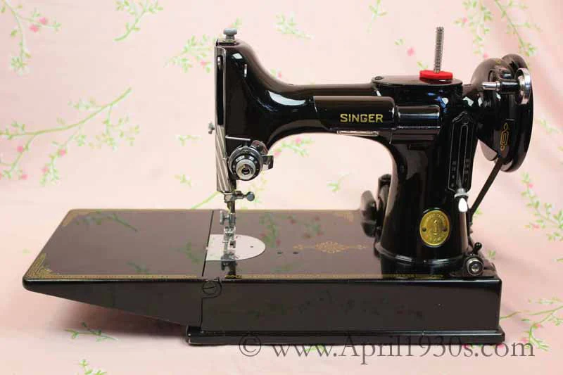 Singer Featherweight 221 Sewing Machine, AH417*** - Image 5