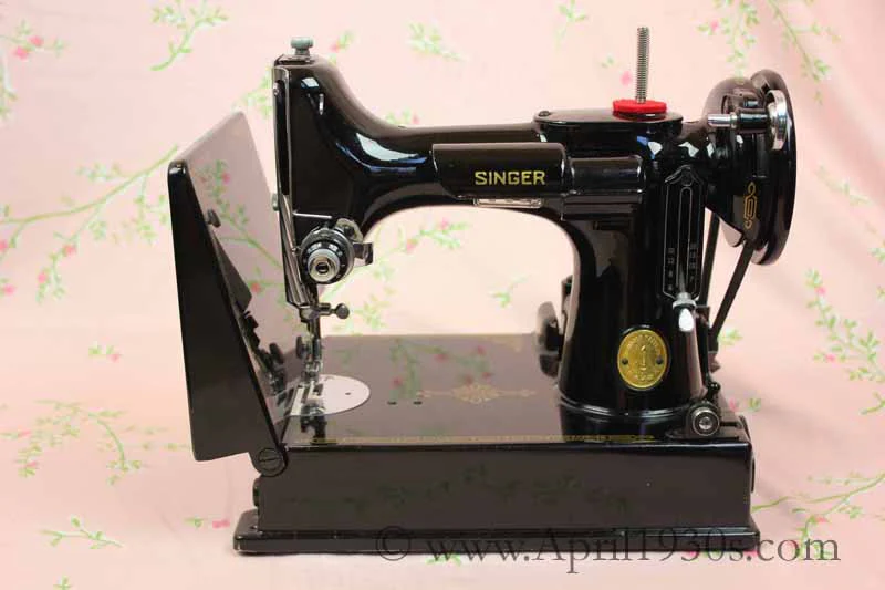 Singer Featherweight 221 Sewing Machine, AH417*** - Image 6