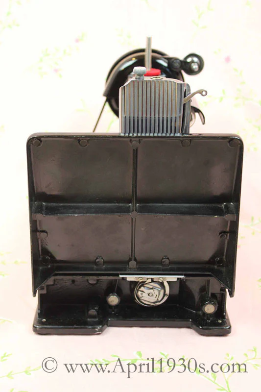 Singer Featherweight 221 Sewing Machine, AH417*** - Image 8
