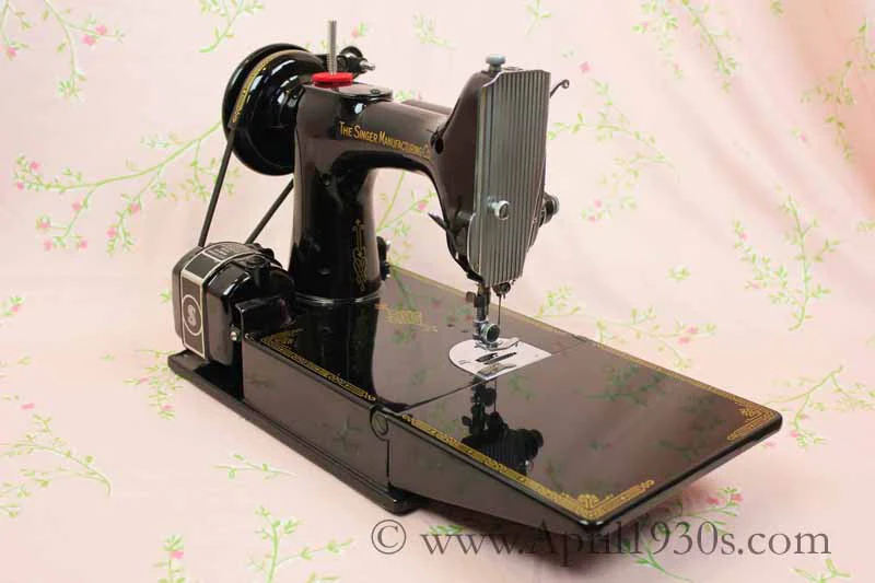 Singer Featherweight 221 Sewing Machine, AH417*** - Image 9
