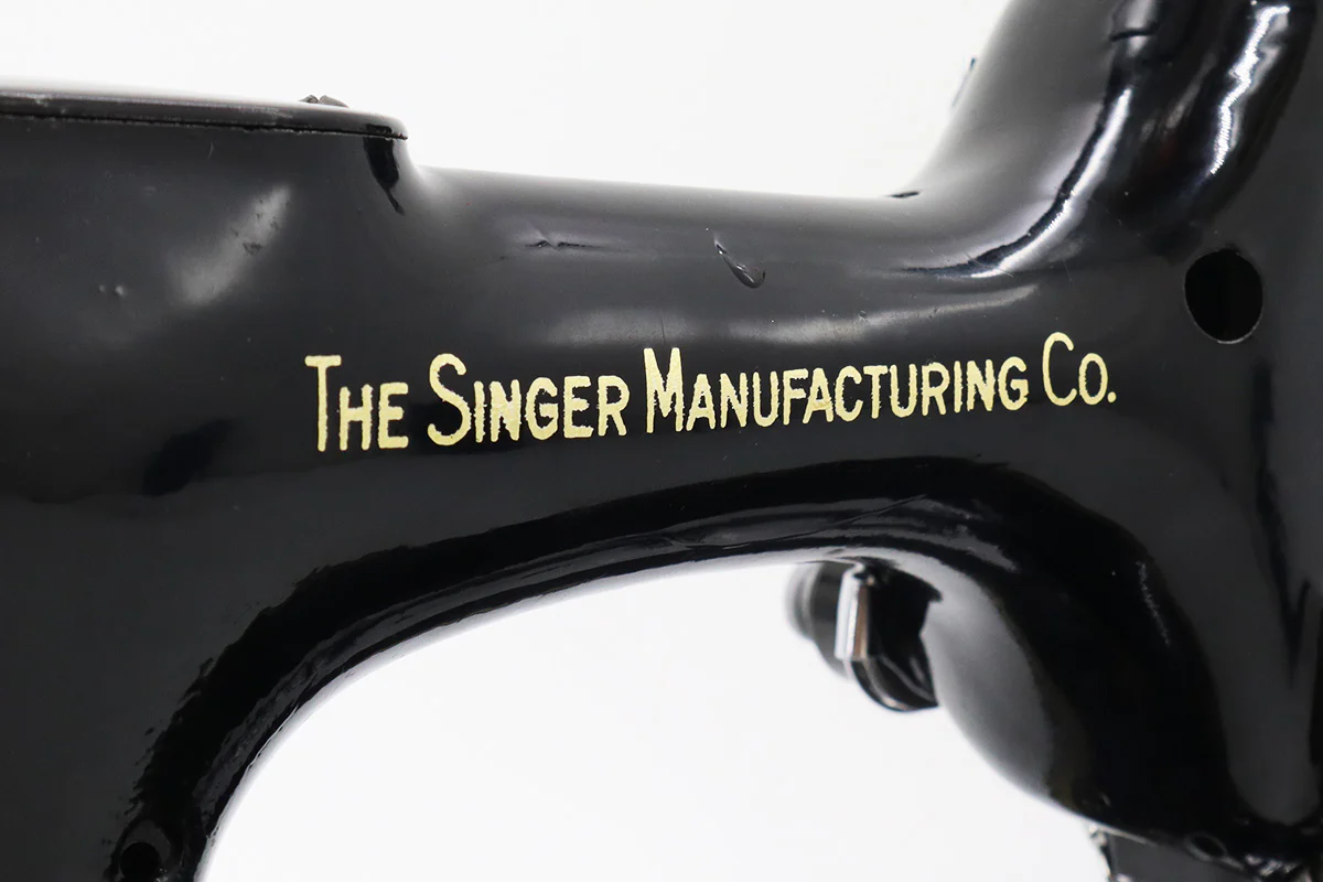 Singer Featherweight 221 Sewing Machine, AH560*** - Image 12