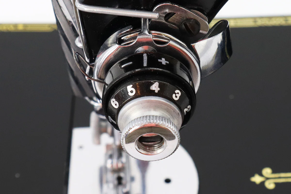 Singer Featherweight 221 Sewing Machine, AH560*** - Image 13