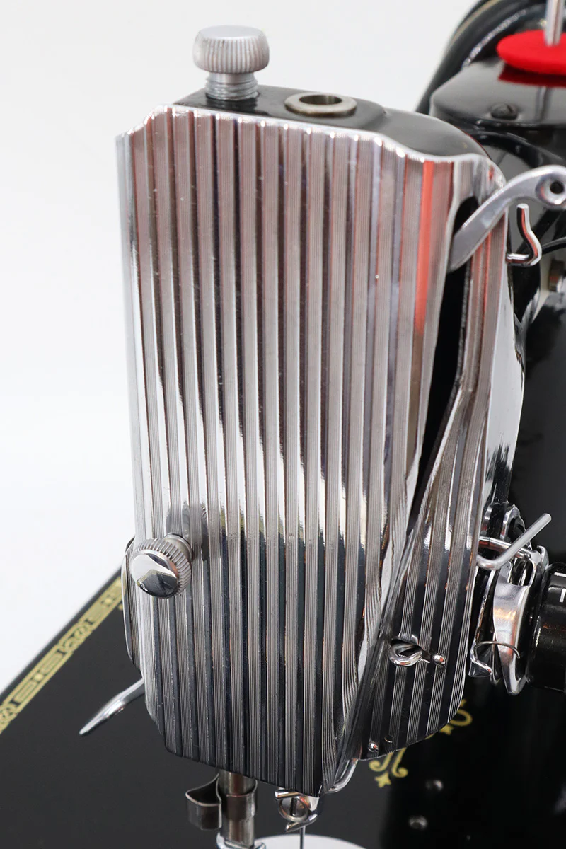 Singer Featherweight 221 Sewing Machine, AH560*** - Image 15
