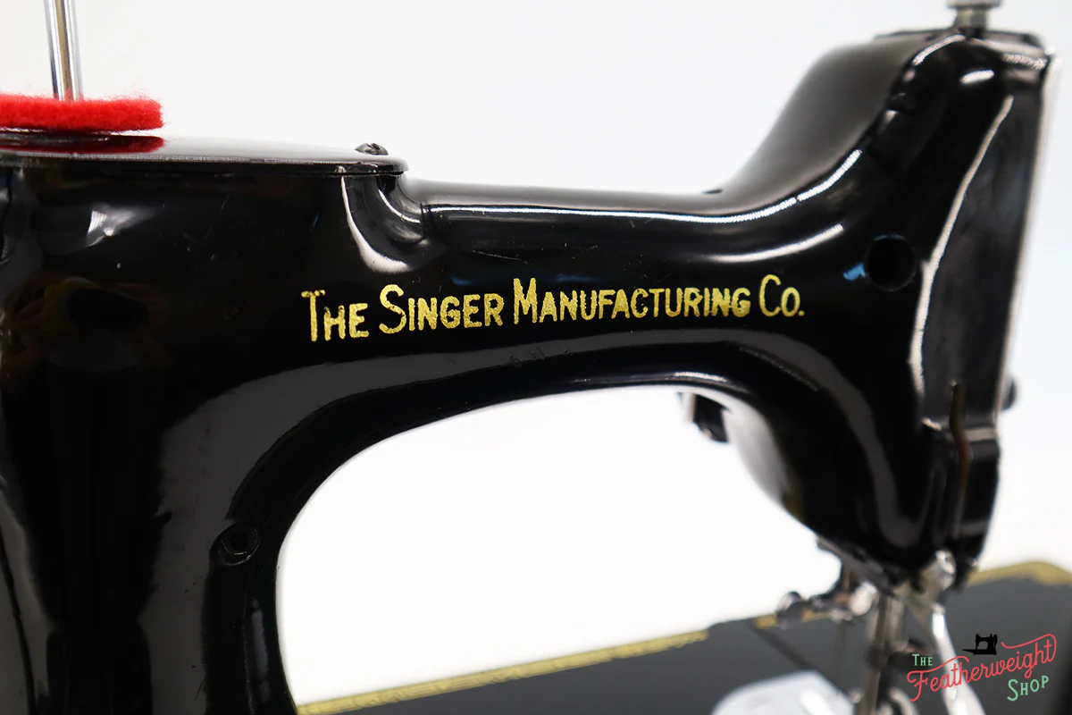 Singer Featherweight 221 Sewing Machine, AH572*** - Image 11