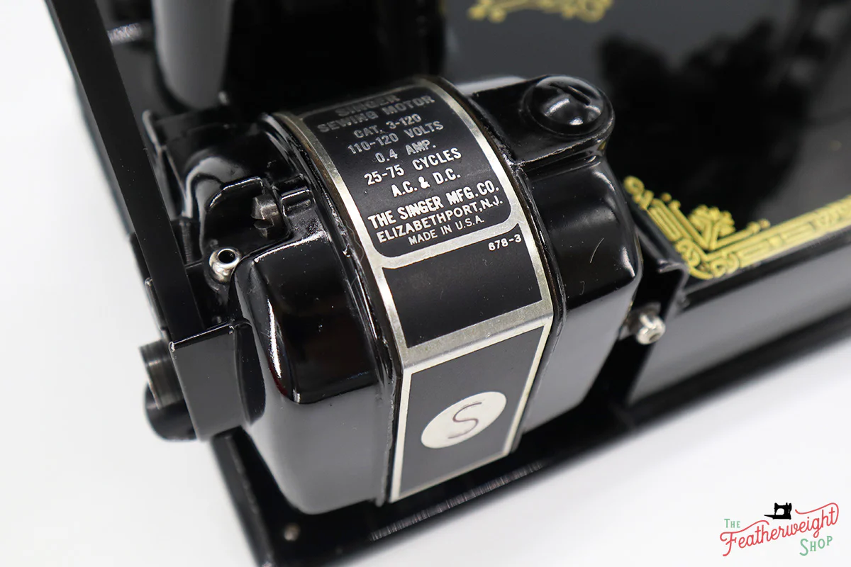 Singer Featherweight 221 Sewing Machine, AH572*** - Image 15